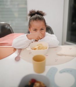 Mushie - 2 kubeczki do nauki samodzielnego picia Mustard