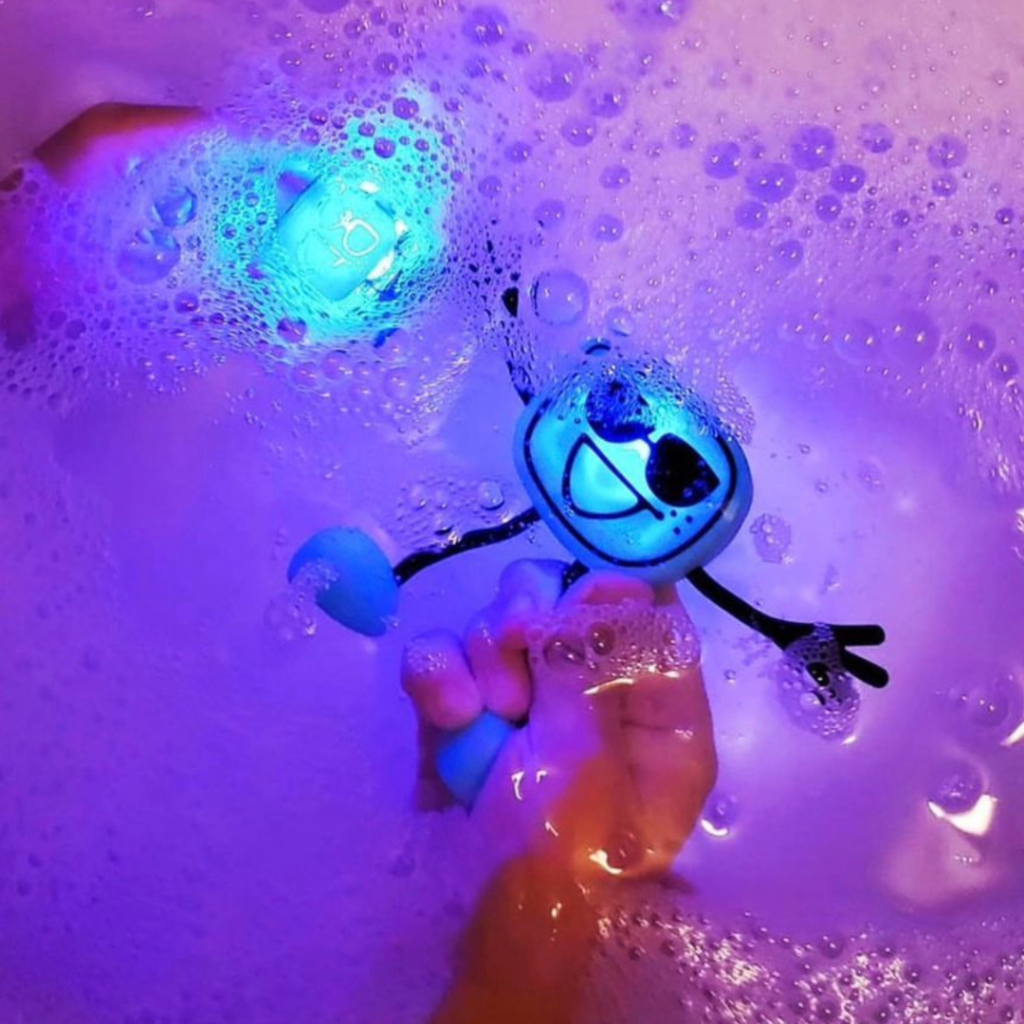 Glo Pals Postać do kąpieli Blair zestaw z dwiema kostkami