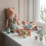 MAILEG świnka dziewczynka w skrzynce 10 cm PIG IN BOX girl - obrazek 4