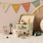 MAILEG świnka dziewczynka w skrzynce 10 cm PIG IN BOX girl - obrazek 3