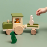 TRIXIE BABY drewniany Traktor z Przyczepą - obrazek 2