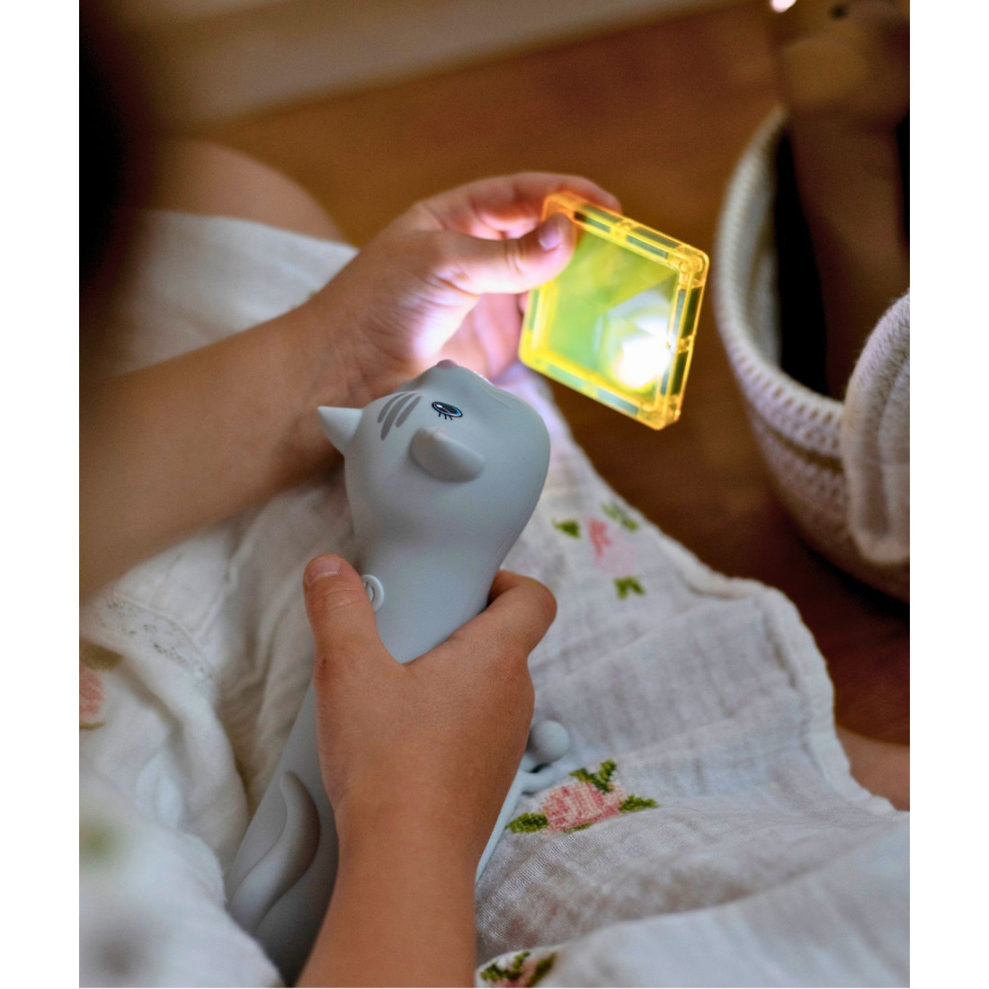 latarka-kotka-mimi-4