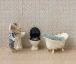 MAILEG Metalowa toaleta dla myszek 10 cm – Water Closet - obrazek 2