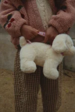 Pluszowa torebka dziecięca Konges Slojd Piesek Puppy Bag Off White – Chwali Piętka