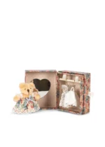 Miś do przebierania Konges Sløjd Tiny Teddy Dress Up z domkiem