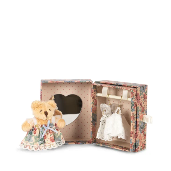 Miś do przebierania Konges Sløjd Tiny Teddy Dress Up z domkiem