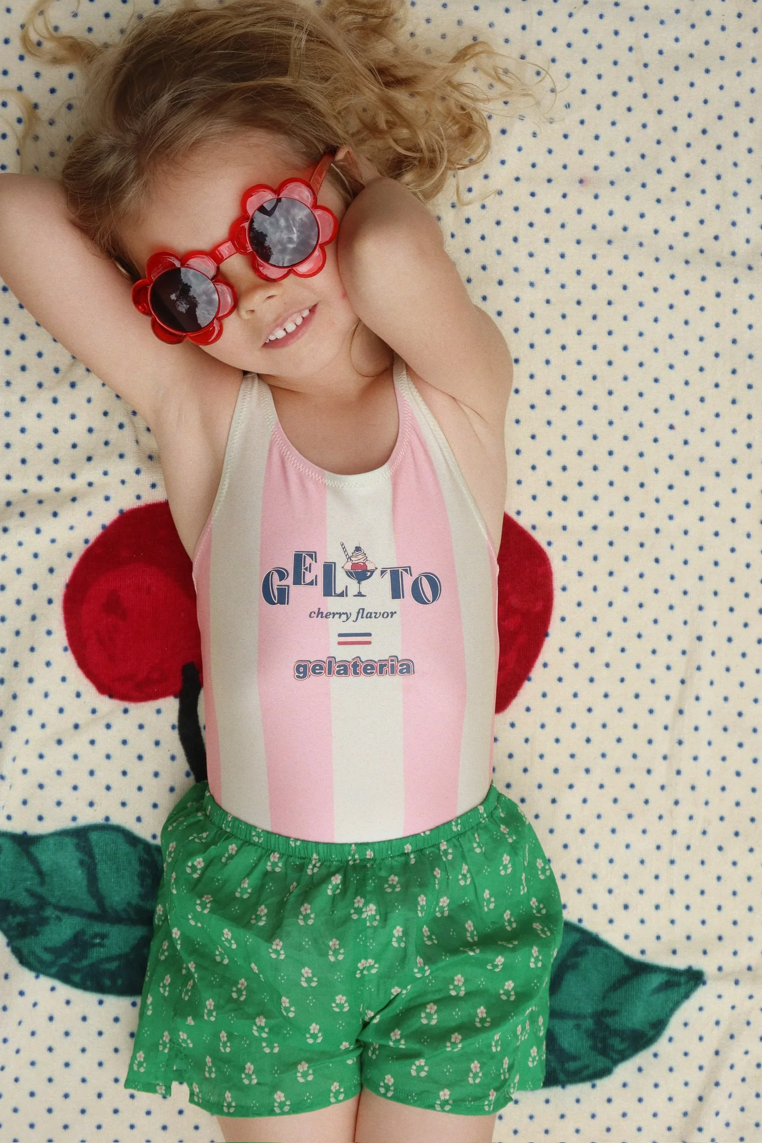 konges-slojd-okulary-przeciwsloneczne-dzieciece-flower-red-chwalipietka1