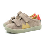 Półbuty dziecięce MRUGAŁA BAIA w kolorze desert z zieloną podeszwą, widok z przodu