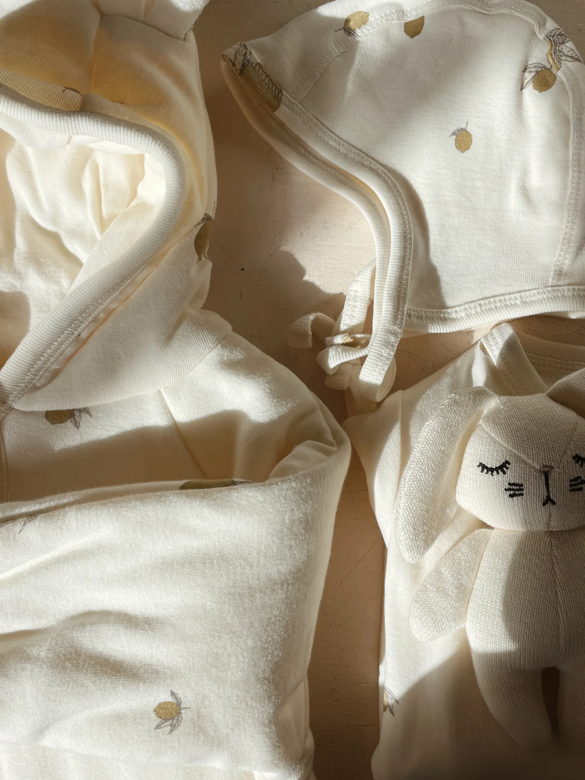 konges-slojd-przytulanka-dla-niemowlaka-kroliczek-mini-rabbit-off-white-chwalipietka1