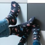 Skarpetki dziecięce Steven – bawełniane melanż jeans z wzorem kolorowych ptaków - obrazek 2