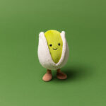 Jellycat Wesoła Pistacja 14 cm – pluszak Amuseables - obrazek 2