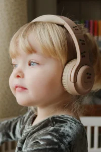 Słuchawki dziecięce Konges Slojd Cherry Blush Bluetooth | Chwali Piętka