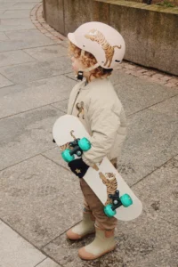 Kask dziecięcy Konges Slojd Tiger z motywem tygrysa – Chwali Piętka
