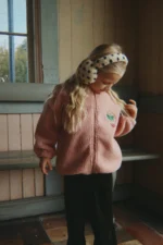 Kurtka teddy dziecięca Konges Slojd Jody Mellow Rose – Chwali Piętka