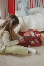 Różowa brokatowa walizka kreatywna Konges Slojd Glitter Rose – Chwali Piętka