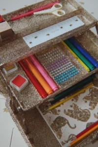 Brokatowa walizka kreatywna Konges Slojd Creative Art Caddy Tiger – Chwali Piętka