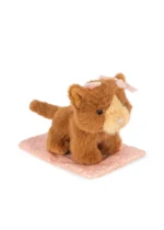 Pluszowy kotek Konges Slojd Take Care of Me Animals Cat w transporterze – Chwali Piętka