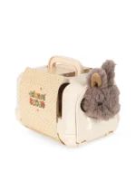 Pluszowy króliczek Konges Slojd Take Care of Me Bunny w transporterze – Chwali Piętka