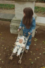 Lalka kotek Konges Slojd Kitty Beige 40 cm w puszystym kombinezonie – Chwali Piętka