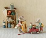 Myszka Maileg z plecakiem Big Sister Tricycle Mouse Green 13 cm – Chwali Piętka