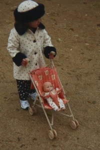 Wózek dla lalek Konges Slojd Doll Stroller Ciao Miao Rose – Chwali Piętka