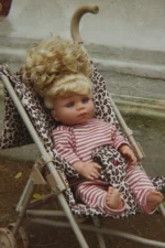 Wózek dla lalek Konges Slojd Leo Doll Stroller w panterkę z wisienką – Chwali Piętka