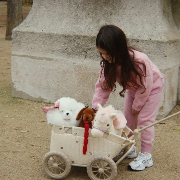 Wózek wagonik Konges Slojd Kids Stroller Wagon Cherry na lalki i pluszaki – Chwali Piętka