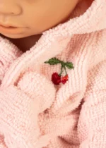 Konges Slojd Isola Doll Bath Set Cherry – lalka do kąpieli z wanienką i akcesoriami | Chwali Piętka